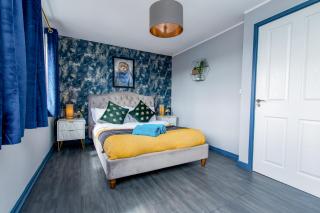 Free Parking 3 Bedroom House in Nottingham - Nottingham - 2
