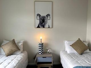 Empty Boat - Spacious 5 Bedroom Entire Modern home in Wallan - Wallan - 9