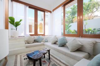 NEW Canggu Central Escape - 3BR Villa with Pool - Canggu - 4