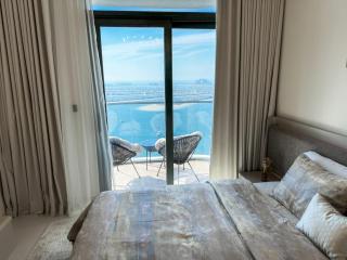 Panoramic Escape with Private beach, 2BR on High floor - Dubai - 8
