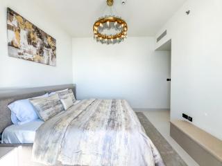 Panoramic Escape with Private beach, 2BR on High floor - Dubai - 7