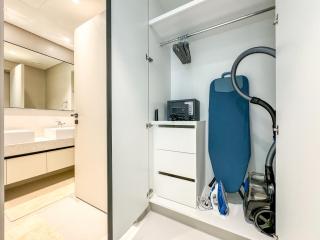 Panoramic Escape with Private beach, 2BR on High floor - Dubai - 2