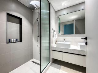 Panoramic Escape with Private beach, 2BR on High floor - Dubai - 1