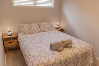 Back Garden Flat with Free On Street Parking and Fiber WIFI - 15 mins to Ferry, Stadium, CBD - 6