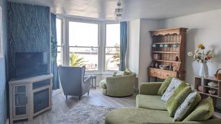 Spacious first floor apartment with gorgeous sea views - 3