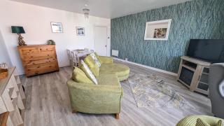 Spacious first floor apartment with gorgeous sea views - 6