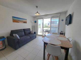 Appartement T2 front de mer avec terrasse et parking privé - FR-1-326-445 - 7