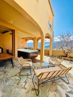 Authentique appartement vue montagnes avec grand patio et jacuzzi chauffé - 4