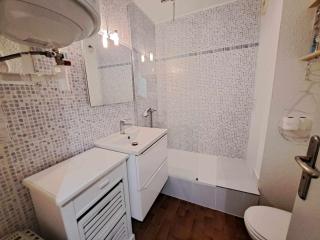 Studio en Rez-de-Chaussée avec Terrasse Spacieuse et Parking Privé à Marseillan - FR-1-326-814 - Marseillan - 4