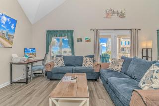 Stunning and Spacious 3 Bedroom House with Fireplace! Steps From the Ocean- Memory at the Sea! - Myrtle Beach - 4