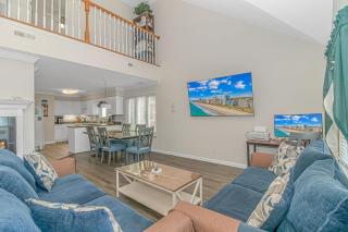 Stunning and Spacious 3 Bedroom House with Fireplace! Steps From the Ocean- Memory at the Sea! - Myrtle Beach - 5