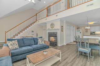 Stunning and Spacious 3 Bedroom House with Fireplace! Steps From the Ocean- Memory at the Sea! - Myrtle Beach - 1