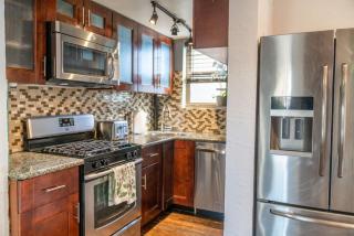 Hidden Gem Off Atlantic Ave, Just Steps From Beach - Delray Beach - 9