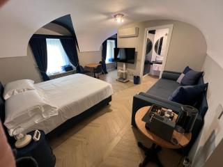 Rome luxury blue suites- LOVE - 5