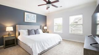 Landing at The Sovereign at Overland Park Apartments - 1 Bedroom in St. Andrews Highlands - 3