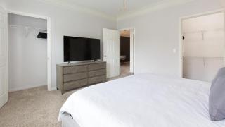 Landing at The Sovereign at Overland Park Apartments - 1 Bedroom in St. Andrews Highlands - 1