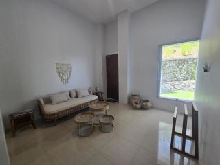 Ocean Wave Lombok - 4 BR infinity pool villa - Selong Belanak - 6