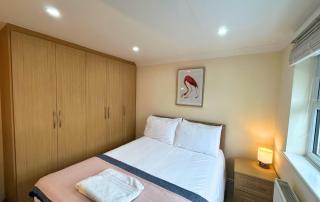 Addlestone Stylish Spacious Three Bedroom House - 3