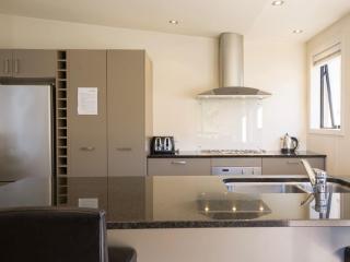 Lake and Mountain Ridge - Queenstown Apartment - Queenstown - 6