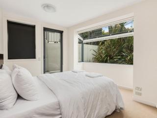Lake and Mountain Ridge - Queenstown Apartment - Queenstown - 3