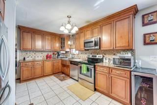 Tobyhanna Home with Fire Pit 1 Mi to Lake Carobeth! - Tobyhanna - 1