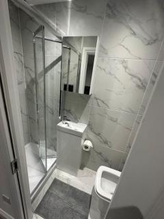 London Waterloo 10mins away - 7