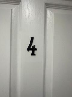 London Waterloo 10mins away - 2