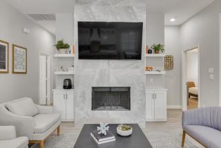 Trendy and Modern home w a Private Pool - Rowlett - 4
