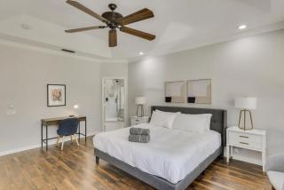 Spacious and Luxury Home w Cinema Room and Pool - 7