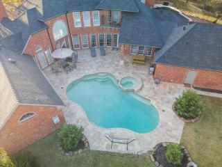 Gorgeous Vacation Home w Private Pool - 9