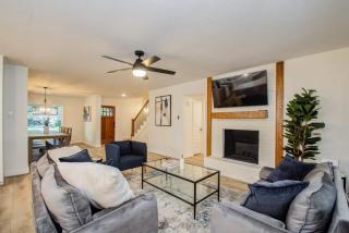 Stunning Modern Dream Home w Pool Grill Foosball - 4