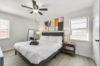 Luxury 4Bed 2Bath Hidden Gem w Backyard Oasis - Fort Worth - 7