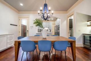 Houston Centrally Located w Backyard Pool Retreat - Houston - 2