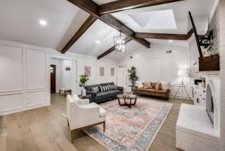Stunning Modern Rustic House - Pool Playroom Patio - Plano - 9