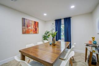 Serene 4-Bed Getaway - Hot tub & Fire Pit - Friendswood - 2