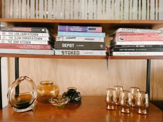 Retro Style Beach Retreat - Matarangi Holiday Unit - 8