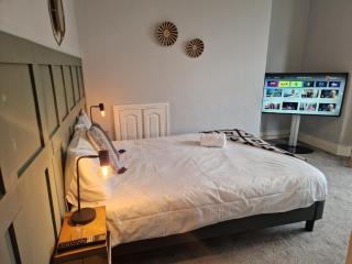 West Beck House Newcastle - Spacious Double Room - 8