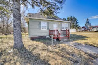 All-Season Seney Home with Private Yard and Fire Pit! - 8