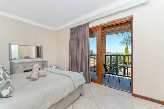 Luxurious Modern 4 bed home - 7