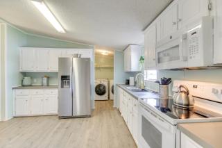 Lakefront Prosperity Home with Private Boat Dock - 5