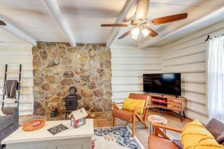Dog-Friendly Hiawassee Cabin with Decks and Fire Pit! - Hiawassee - 4