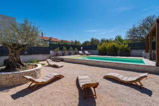 4 Bedroom Private Villa with Large Pool, Quiet Area - Bibinje - 8