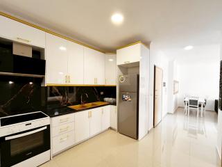 Beachside Bliss Apartment - 4