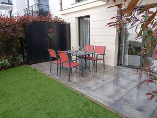 DISNEY - PARIS 5 Min DE DISNEY - PK privé gratuit - 4 personnes - Terrasse jardin - Chessy - 4