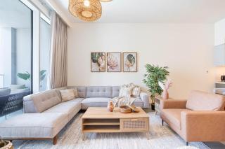 Luxury 3BHK, Burj Khalifa & Dancing fountain view - Dubai - 7