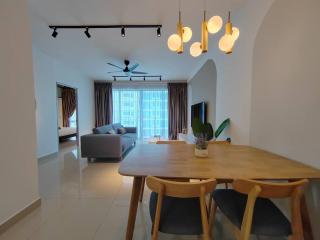 Trefoil Setia Alam 28#Walking Distance Convention Centre# Shopping Mall 2 Bedroom 2-4Pax - 5