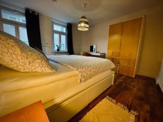 # One Apartment's / Parkplatz / Schlossplatz - Coburg - 8