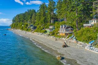 Beachfront Studio w/ Lovely Views, Private Patio - 8