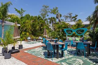 Caloosa Cottage at Palm View Inn of Sanibel with Bikes - Sanibel - 1