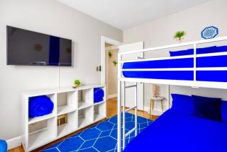The Sapphire Haven - Your Old Brooklyn Oasis Awaits Families, Couples, Business Travelers Near Downtown With Parking, 300 MB WiFi & Self Check-In - Cleveland - 3